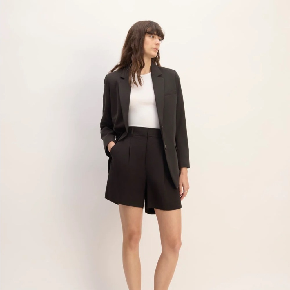 Everlane Way High Drape Short in Black